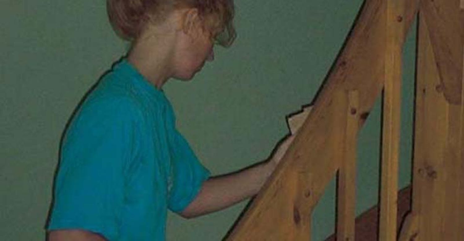 Portaiden maalaus: Eteinen oli aikaisemmin pimeä ja ikävän näköinen Portaiden maalaus: Eteinen oli aikaisemmin pimeä ja ikävän näköinen